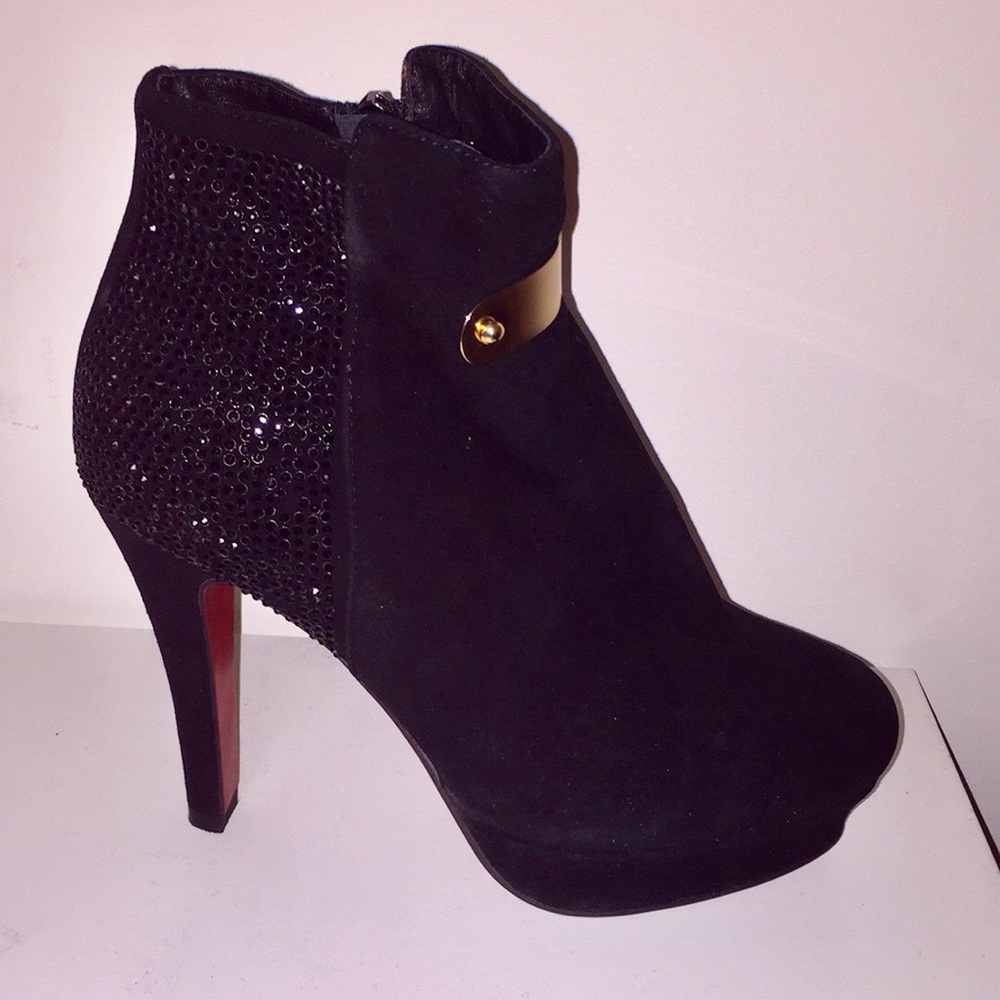 Black suade heels with zip